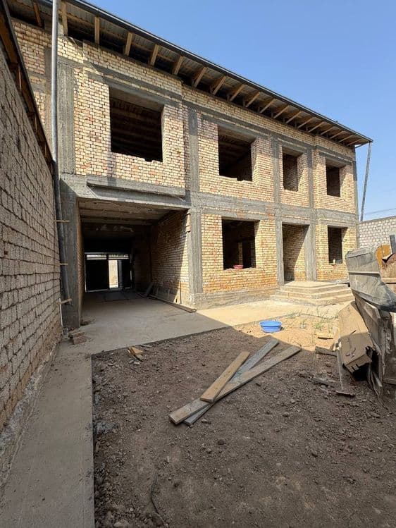Uy hovli uchaska sotiladi 3sotix fasad 15 m — 3
