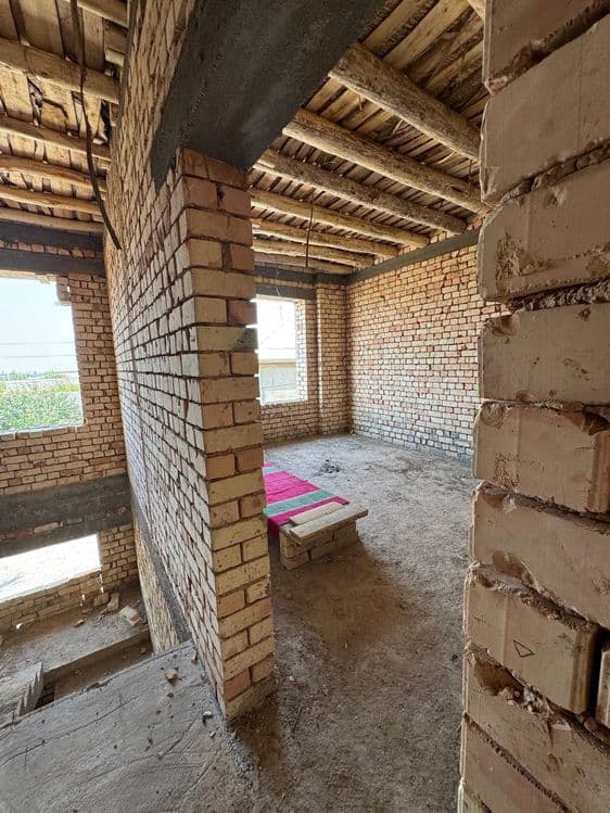 Uy hovli uchaska sotiladi 3sotix fasad 15 m — 7