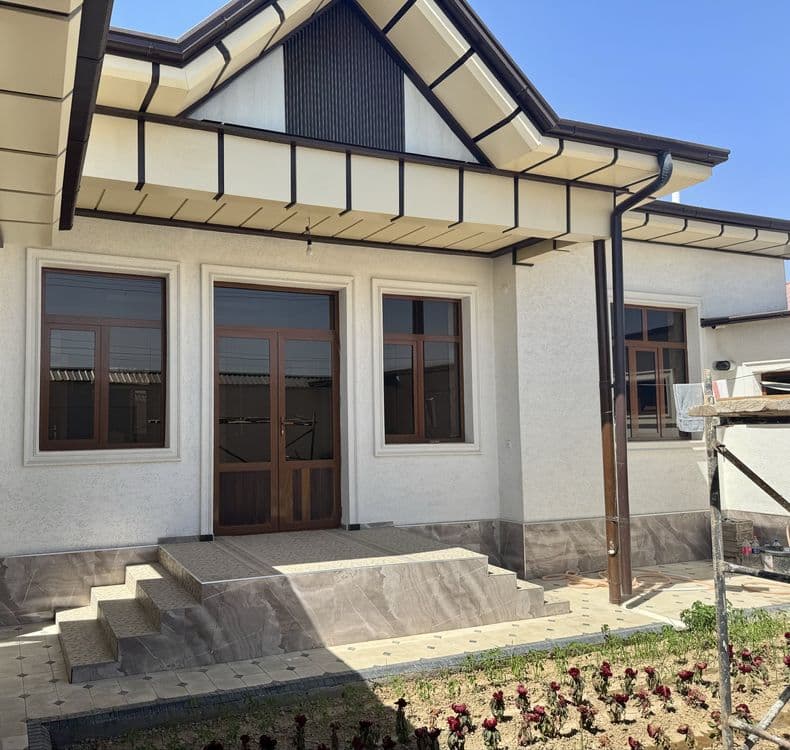 Yangi uchaska sotiladi pishkan gishdan qurilgan — 2