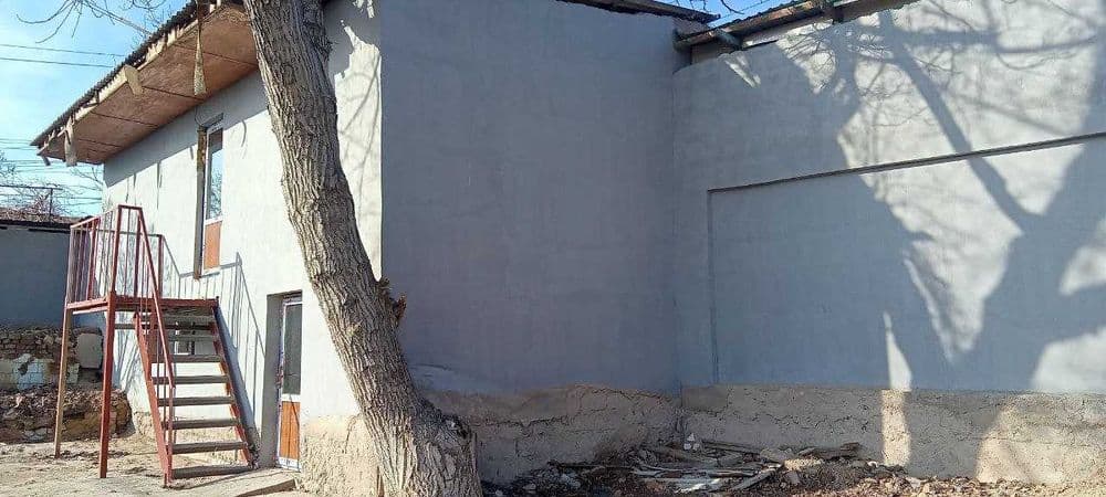 Продаётся дом, более 5.8 по кадастру, по факту 6,5соток  со всеми усло — 2