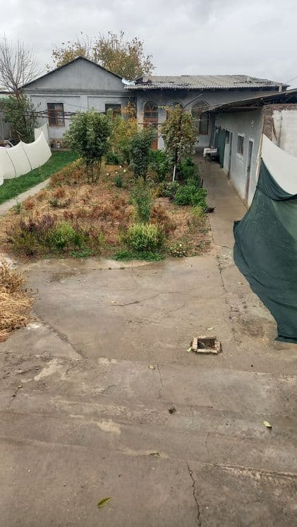 Продаётся дом, более 5.8 по кадастру, по факту 6,5соток  со всеми усло — 5