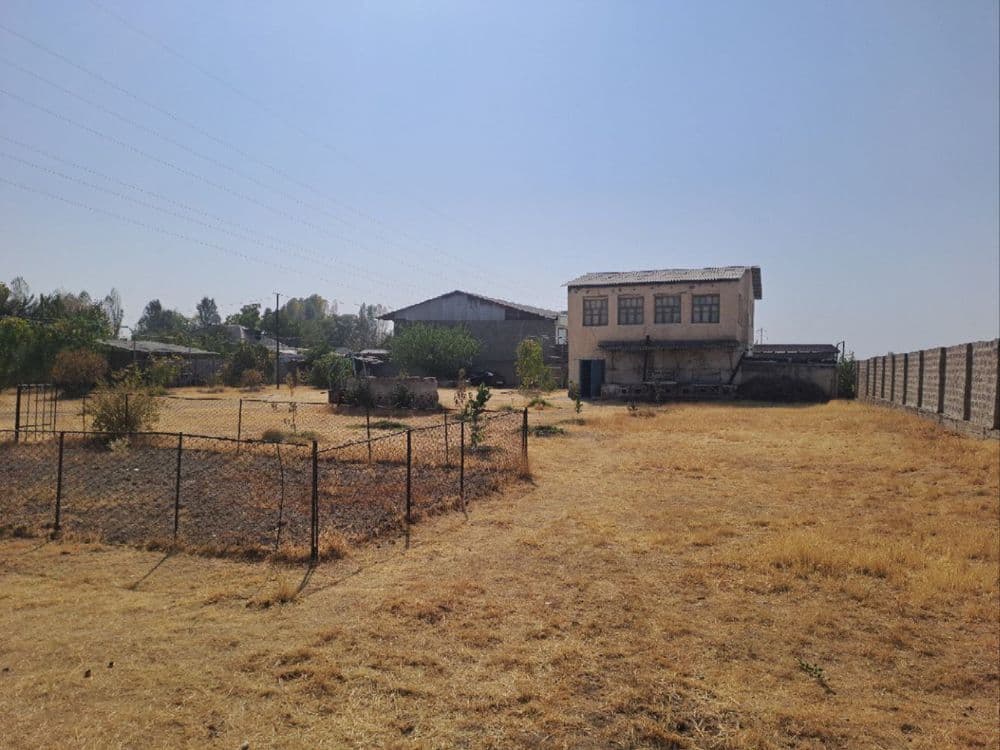 Xovli sotiladi 22sotih Yuqori chirchiqda gaz,suv, svet bor. 2 etajlik — 3