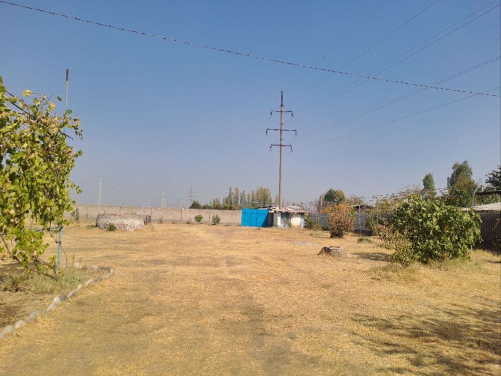 Xovli sotiladi 22sotih Yuqori chirchiqda gaz,suv, svet bor. 2 etajlik — 4