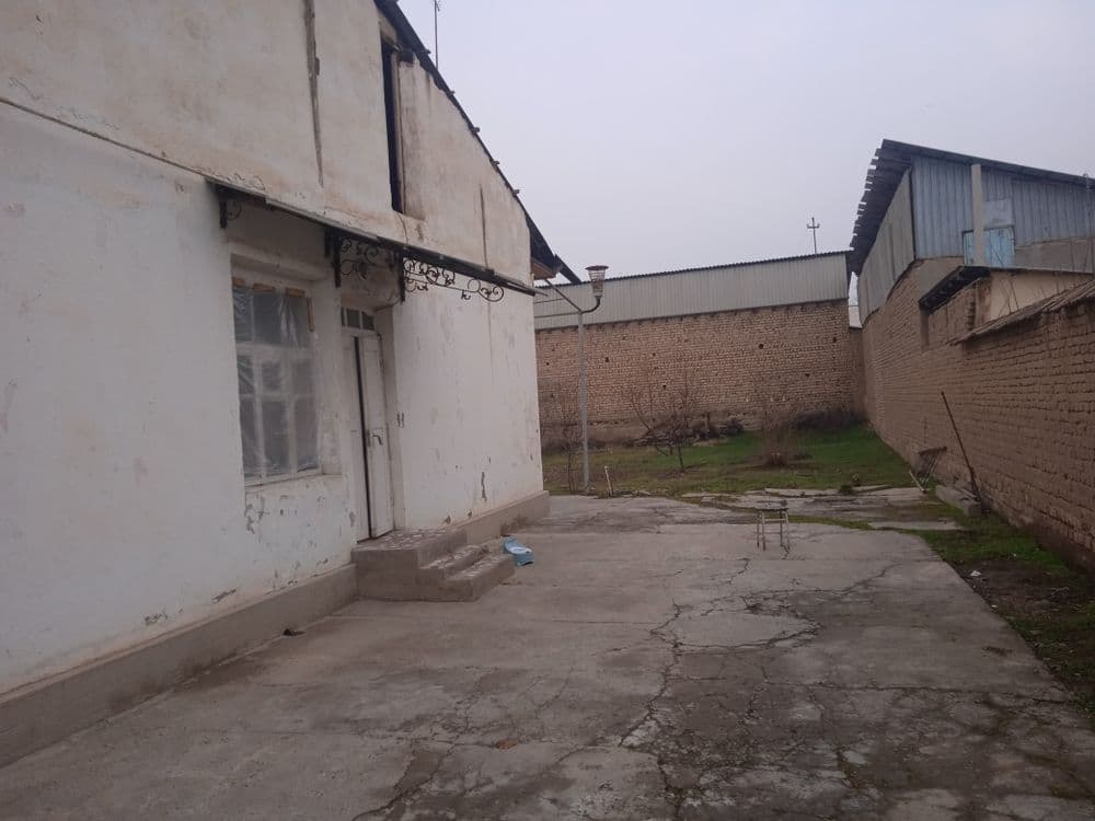 Uy sotiladi Yangiyol shaxar — 2