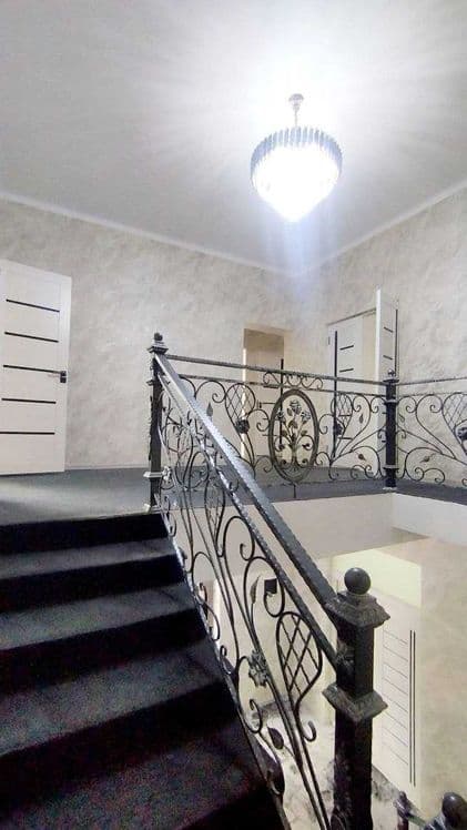 Янги  Уй сотилади  5 ХОНА 2 этаж  1.6 сотик Кибрай шахарчаси — 1