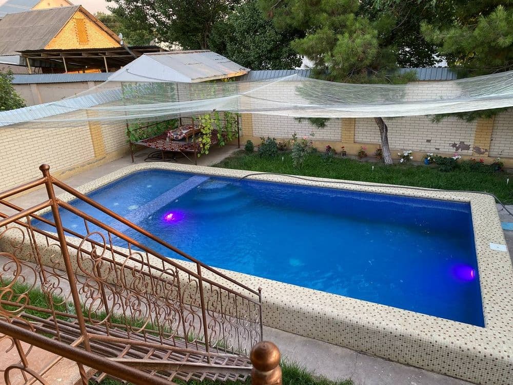 Ozodboshda srochna 9 sotixli 6 xonali dacha sotamiza. — 4