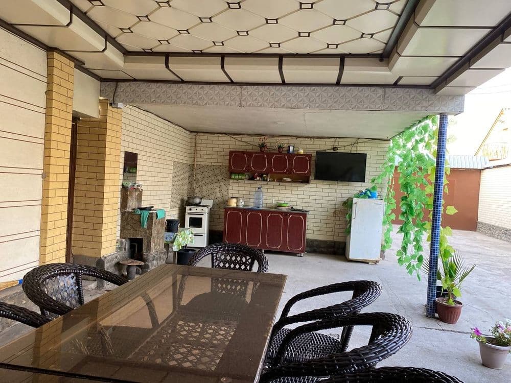 Ozodboshda srochna 9 sotixli 6 xonali dacha sotamiza. — 5