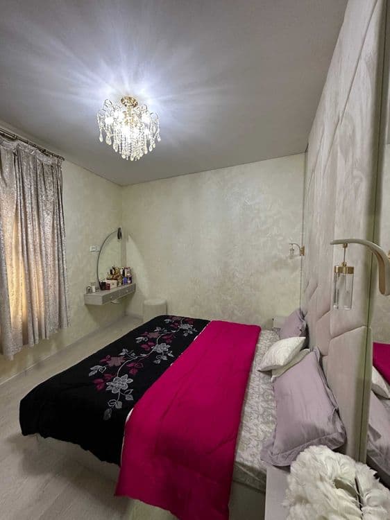 Sotiladi srochno Olmazor taxtapul hovli ful

3/1/1.

Площадь: 112 м² 8 — 4