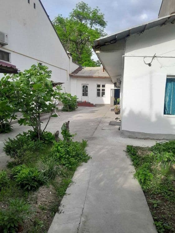 Жаркургон 4,4 соток 6 хона ховли сотилади — 2