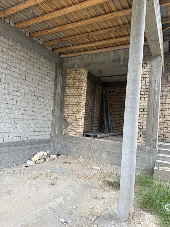 Yashnobod tumani gozal mahalasida 3.5 sotxga qurilgan 2 etaj karobka — 3