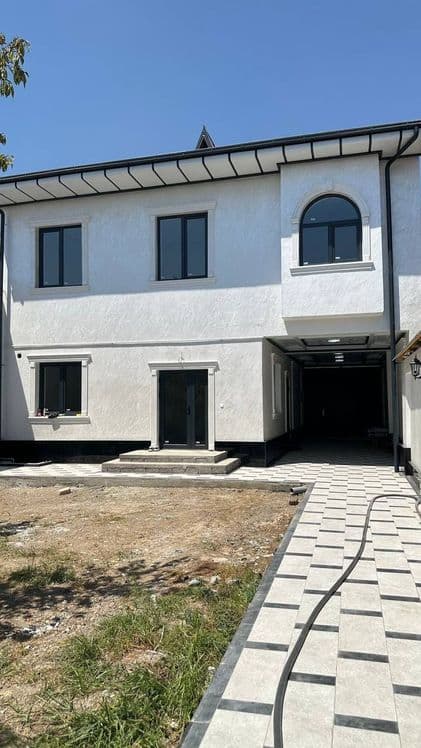 Продается 
Евро дом 
Кибрай центр
3 сотки 
5 комнат + кухня-зал
240м² — 2