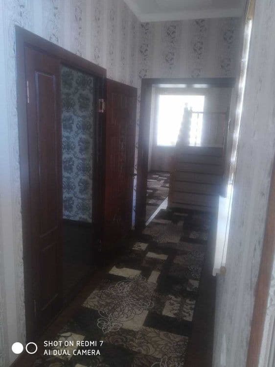 Продается 2 этажный кирпичный разделенный дом,есть все условия и двор — 2