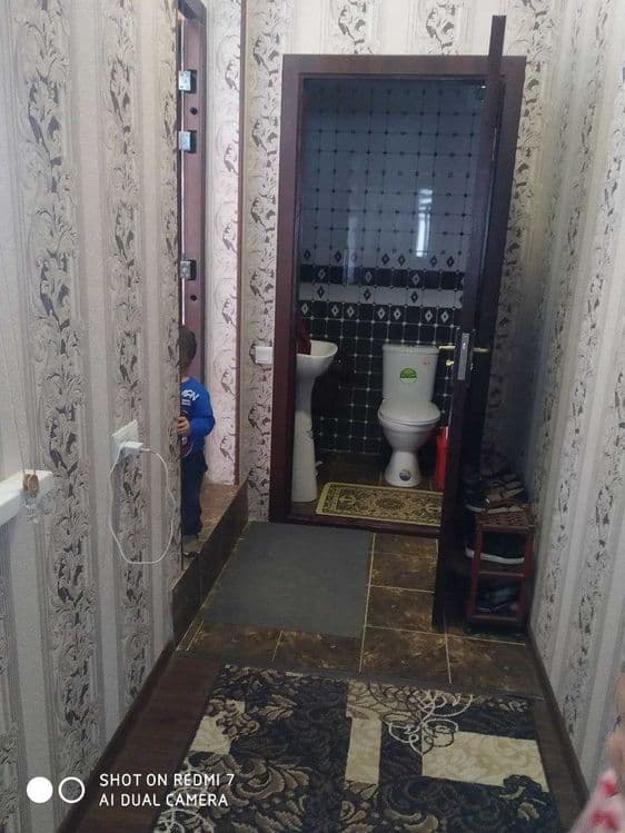 Продается 2 этажный кирпичный разделенный дом,есть все условия и двор — 3