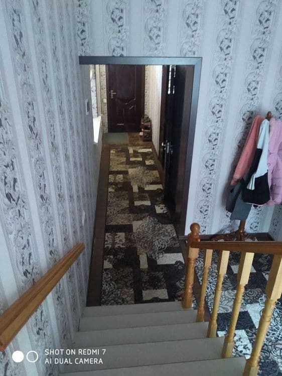 Продается 2 этажный кирпичный разделенный дом,есть все условия и двор — 5