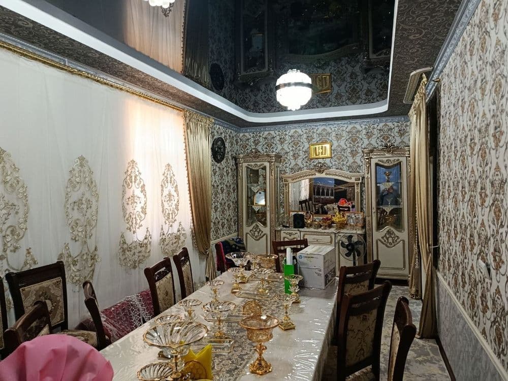 Hovli sotiladi mayski — 2