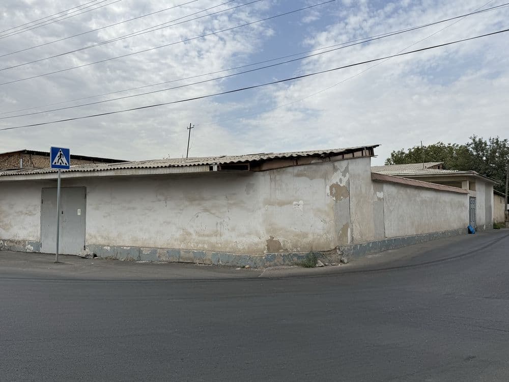 Hovli sotiladi. Yo'l yuzida — 2