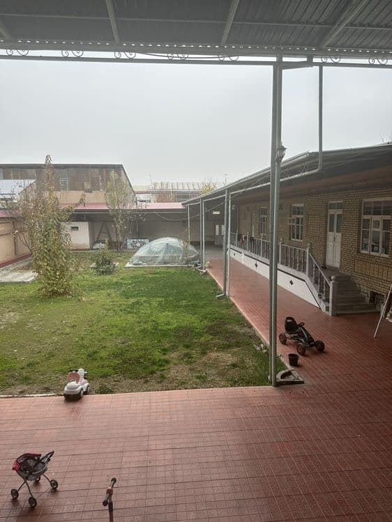 Uy 8 sotik 10 ta xonasi bor — 2