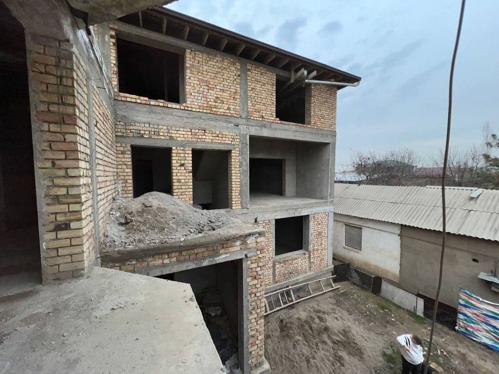 Продаëтся дом трëх этажный с огромным подвалом — 4