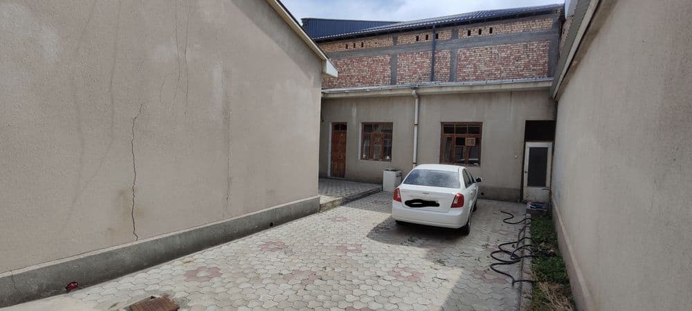 Продаётся дом, участок в Яккасарайском районе. Фасад 15м. Площадь 2,65 — 2