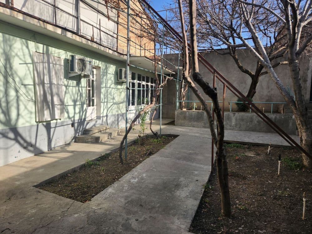 Срочно!!! Продается Комолон 6 Соток 8 та хона Фасад 17,8*33,7 — 2
