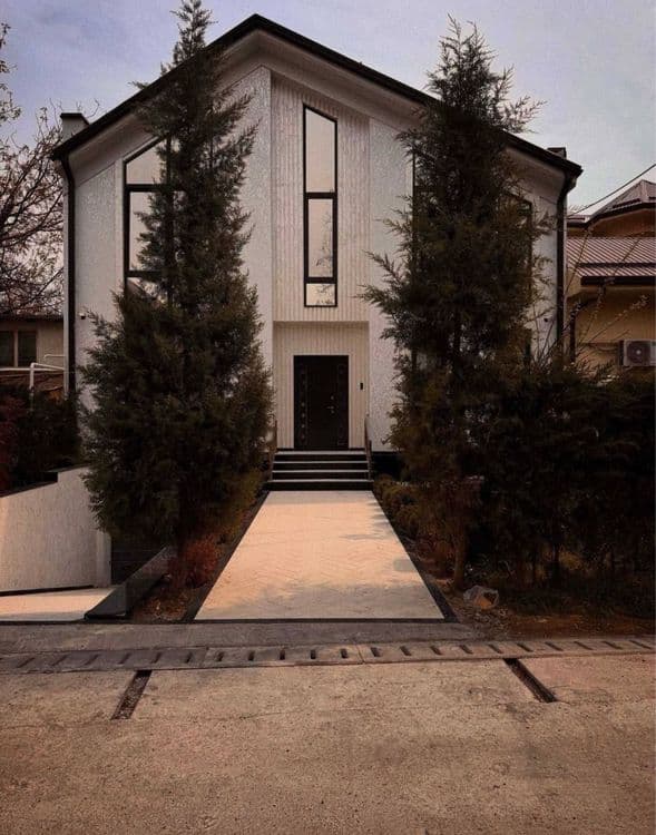 Продажа ДОМА на Циалковского, дом 3-уровня, просторные комнаты! — 1