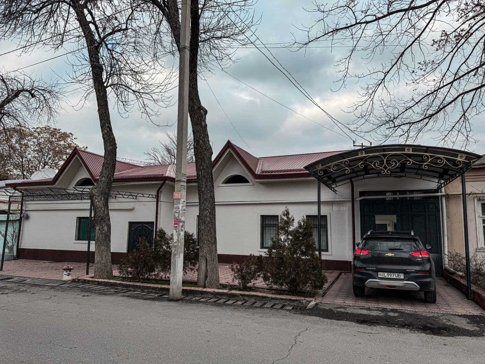 ПРОДАЁТСЯ просторный дом для большой семьи! — 1