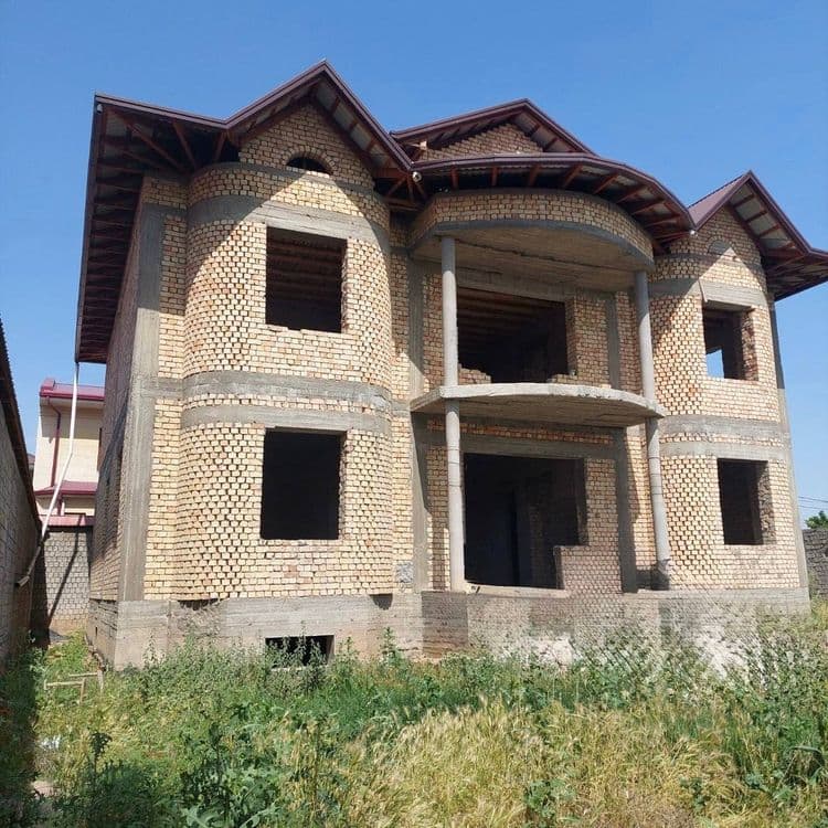Продам  дом в состояние  коробки, площадь  участка  6 соток. — 1