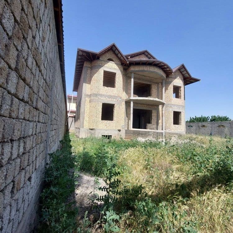 Продам  дом в состояние  коробки, площадь  участка  6 соток. — 2