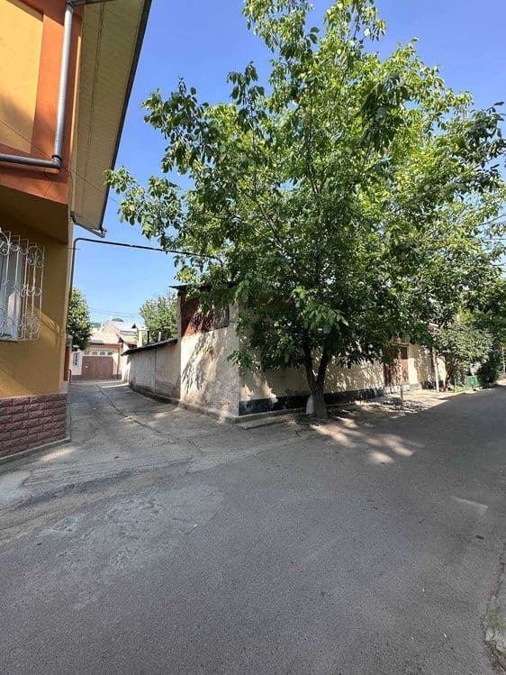 Продаётся участок под строительство впрестижной локации ул. Саламатина — 4