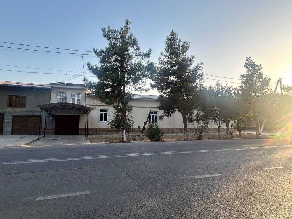 Йул ёкасида ховли сотилади, Бизнес учун, Под офис, 9 сотик фасад 27х38 — 2