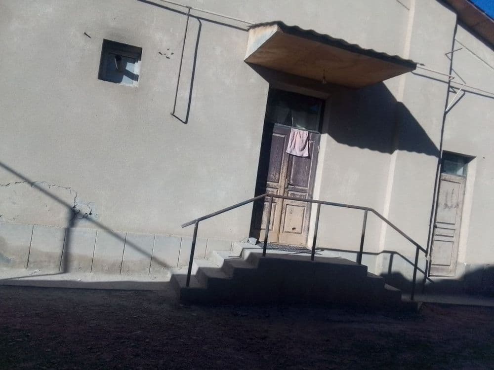 Коттедж сотилади. Угловой Жондор тумани марказида. 6 соток. — 3