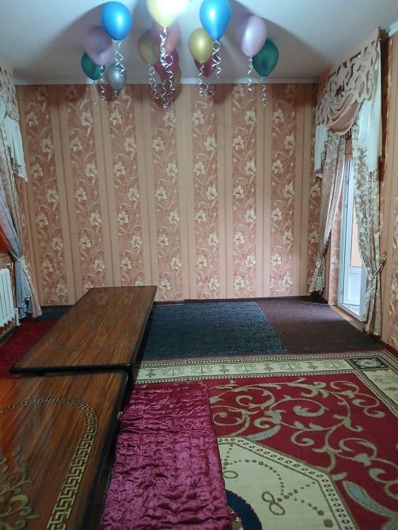 2.20 sotixli hovli sotiladi. Eski shahar Ark qo'rg'oni orqasida. — 3