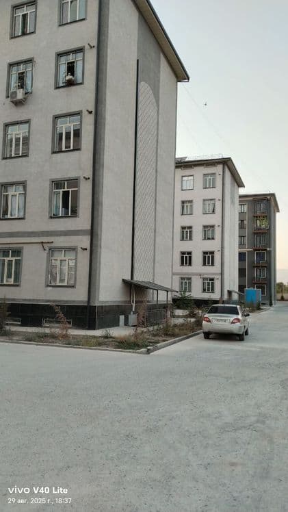 Kitob krug yonida Dom sotiladi 3 xona 64 kv metr hamma sharoiti bor — 2