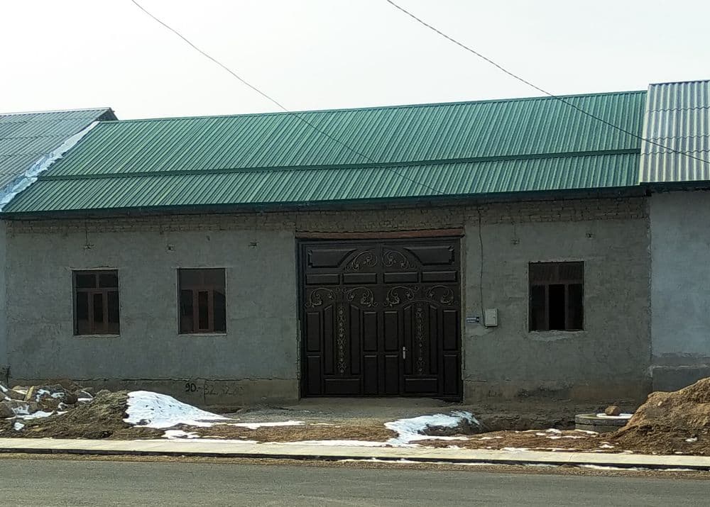 Фарход савхозида 4 сотих ховли сотилади — 4