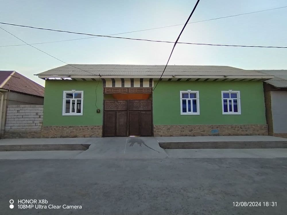 Hovli sotiladi              . — 1