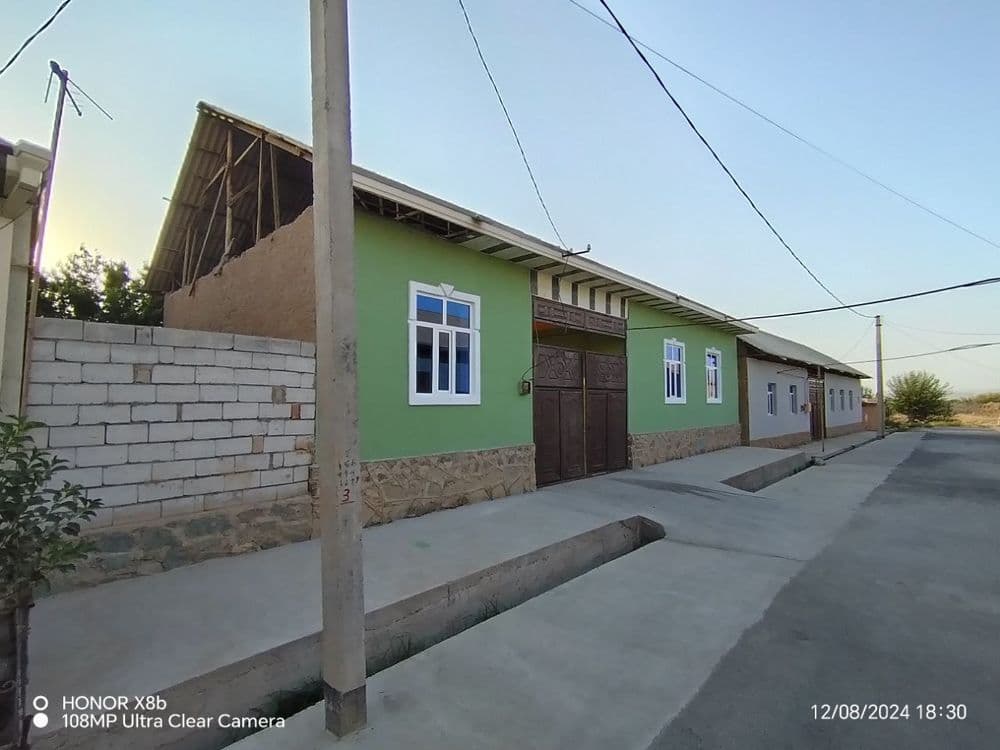 Hovli sotiladi              . — 3