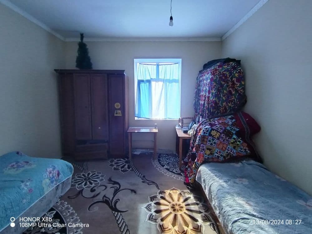 Hovli sotiladi              . — 6