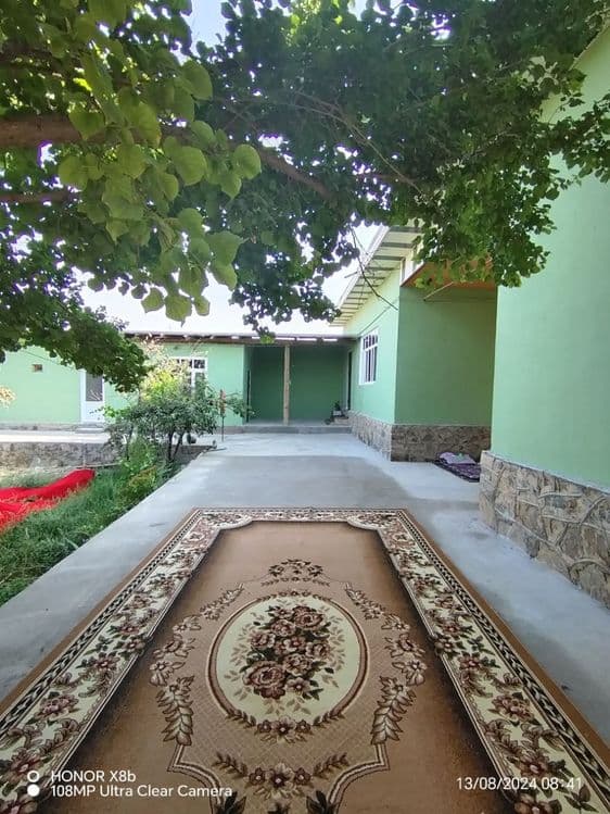 Hovli sotiladi              . — 7