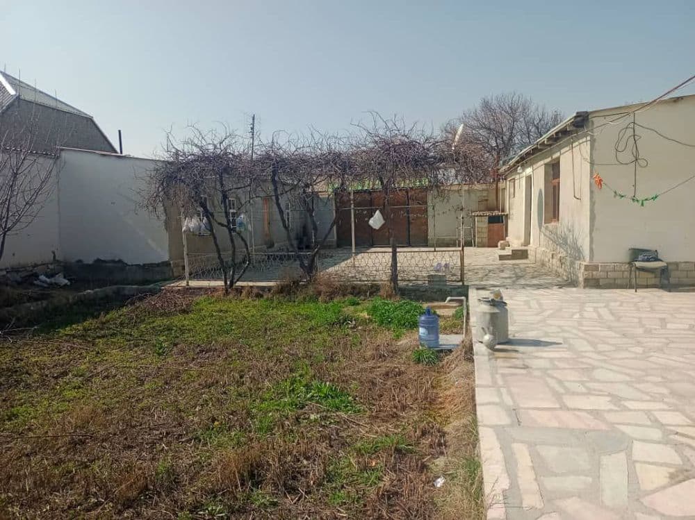 Uy sotiladi Barcha maʼlumotlar telefon orqali gaplashiladi
Manzil:B — 3