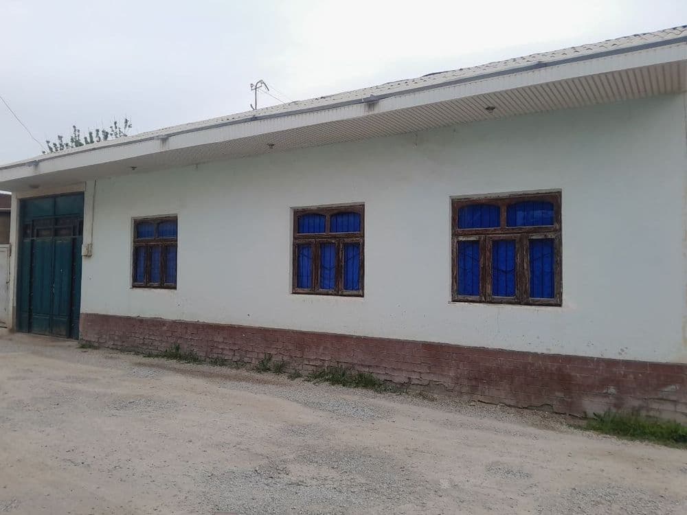 Shaxarda 2 ta yonma yon dacha sotiladi. Ikkalasini olganga supper narx — 1