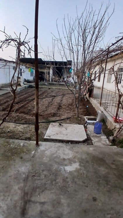 Hovli sotiladi. Shahar propistka. Maktab, bogʻcha yaqinida. — 1