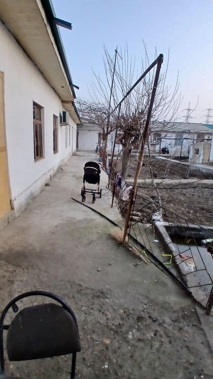 Hovli sotiladi. Shahar propistka. Maktab, bogʻcha yaqinida. — 2