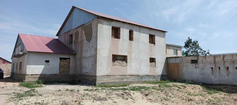 уй сатылады 6 соток , манзил :Водоканал Д.Шамшетов 155 , газ тартылган — 5