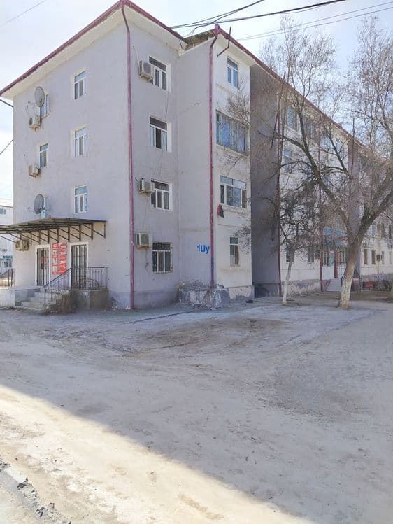 Дом сатилади 64 - 1 дом 2 - комната 4 этаж бир еки затлари менен. — 1