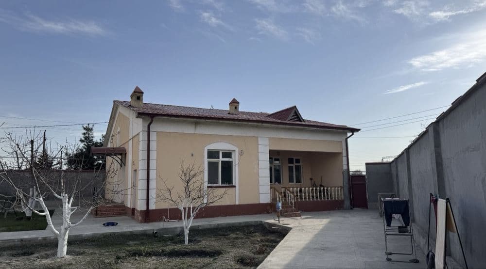 Жомбойда коттедж сотилади — 1