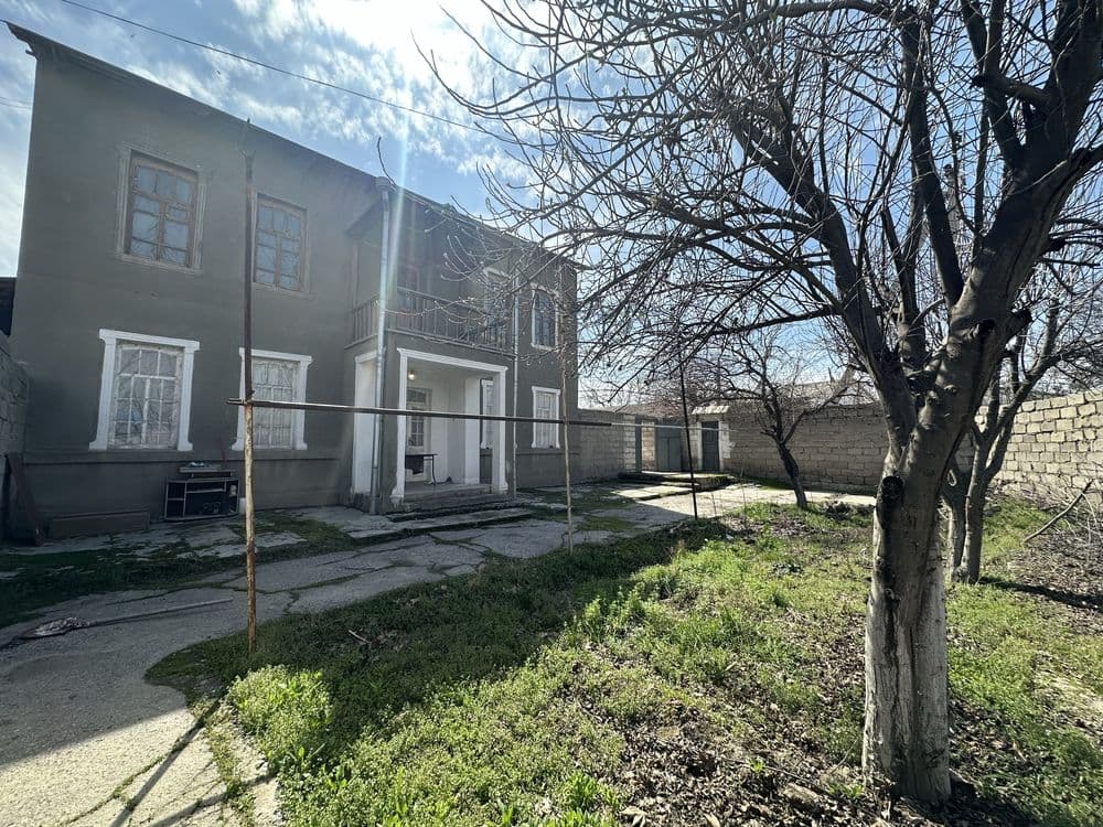 Hovli sotiladi Xishrav Qurgonida 7 sotiq 2 etajli — 1