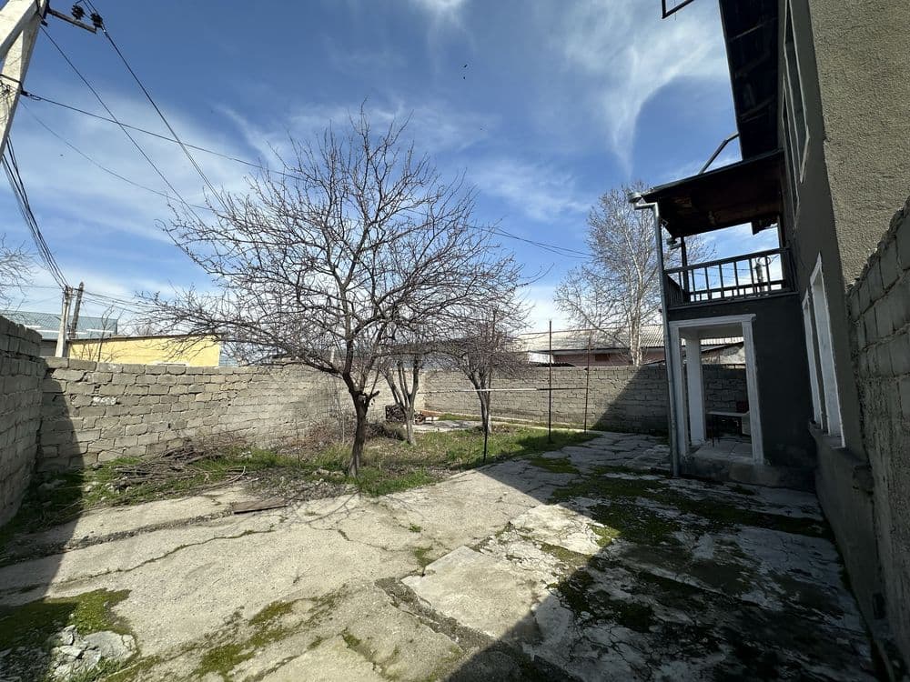 Hovli sotiladi Xishrav Qurgonida 7 sotiq 2 etajli — 2