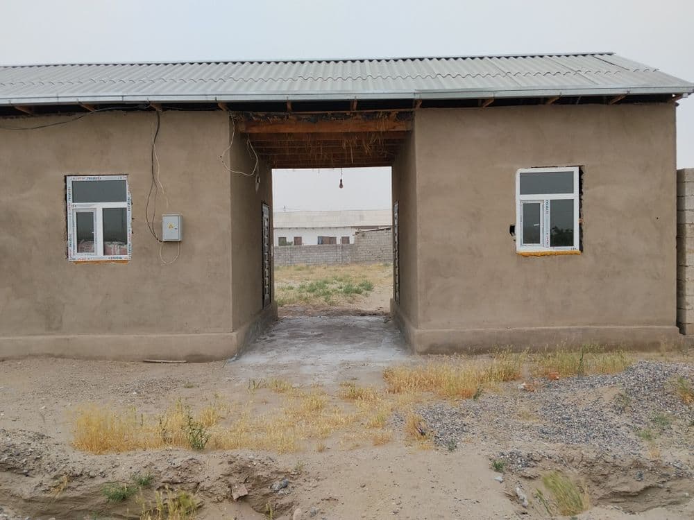 Uy sotiladi yashashga tayyor xolatda hamma sharoitlar bor. — 2