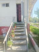 1-мавзеда уй сотилади 1-кават 2-хона фундаменти баланд дом.