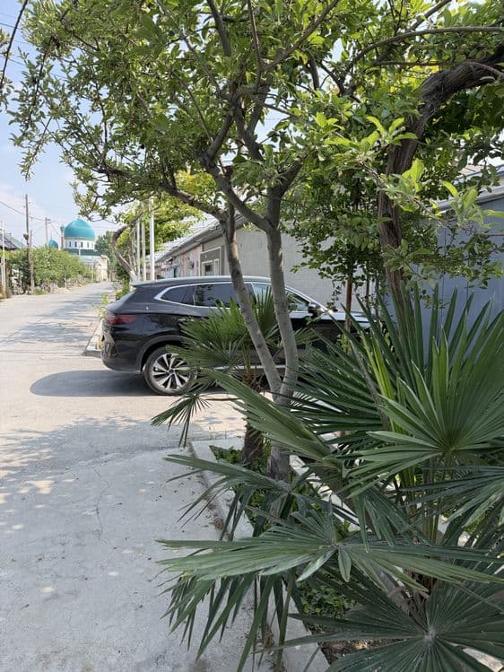 Hovli uy sotiladi Marg’ilon Eshonguzarda 7 xona 3 ta sanuzel 10 sotix. — 1
